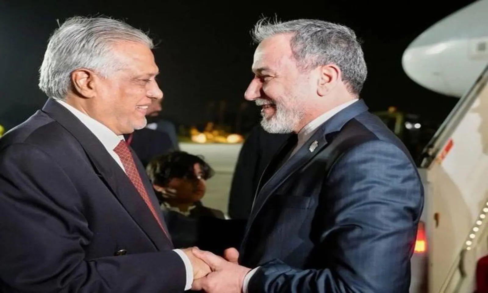 Ngoại trưởng Iran hội đàm xuyên đêm tại Pakistan, từ chối gặp Mỹ - Hình 1
