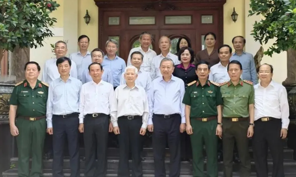 Tổng Bí thư, Chủ tịch nước thăm các đồng chí nguyên lãnh đạo Đảng, Nhà nước và Mẹ Việt Nam Anh hùng