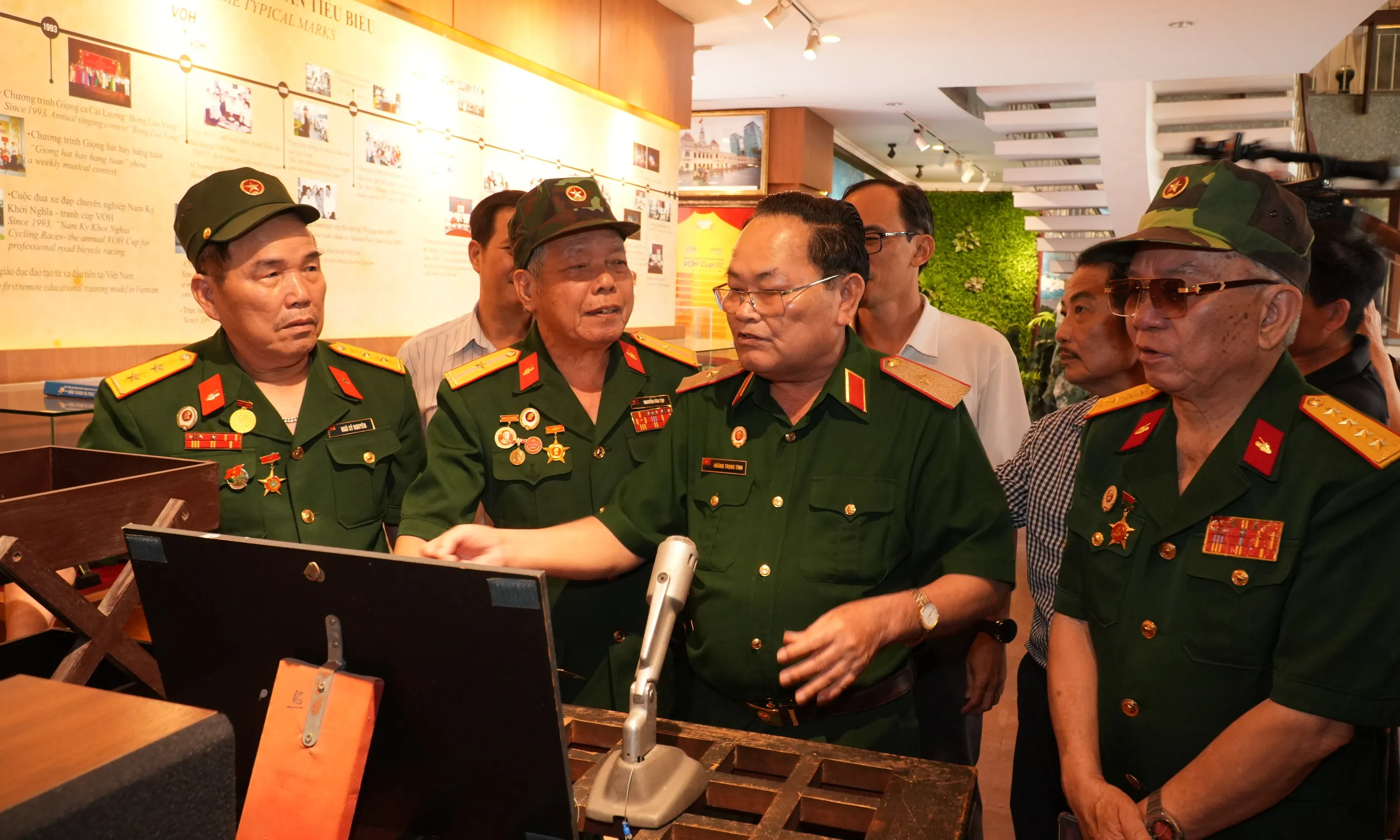 Năm hướng tiến công, một ý chí