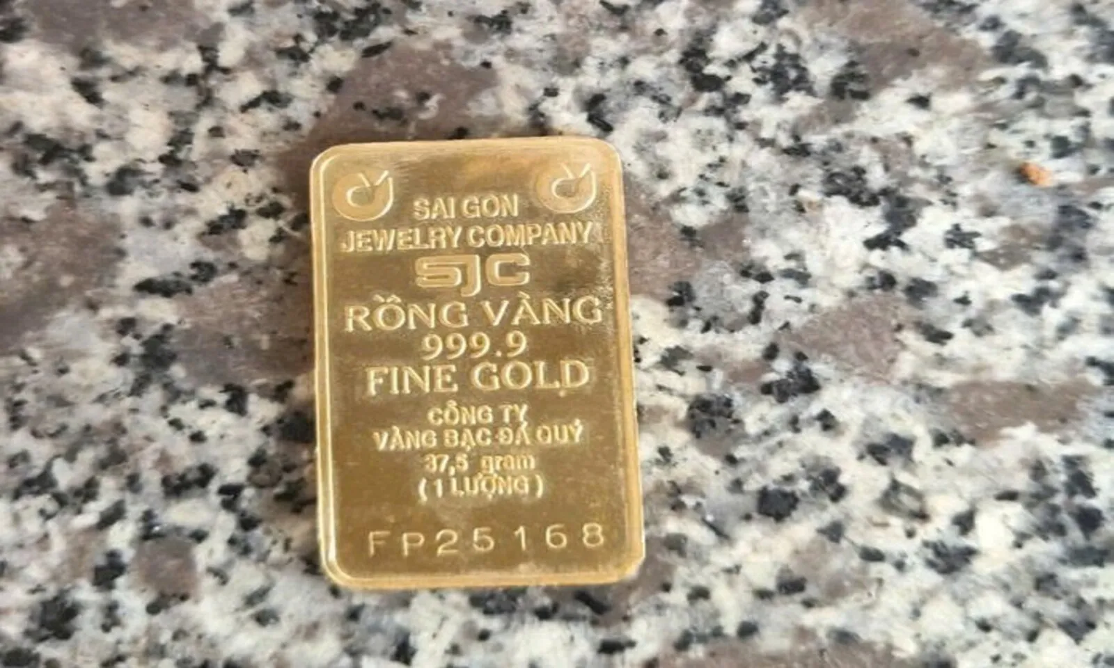 Cụ ông 79 tuổi kiệt sức giữa rừng tràm, mang theo thỏi vàng nghi SJC – Hình 2