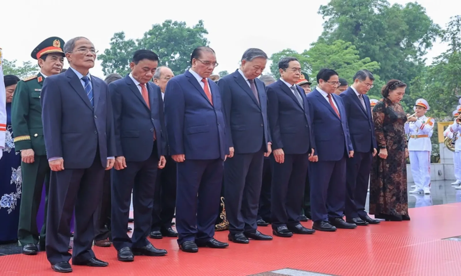 Lãnh đạo Đảng, Nhà nước vào Lăng viếng Bác Hồ dịp 304 – Hình 3