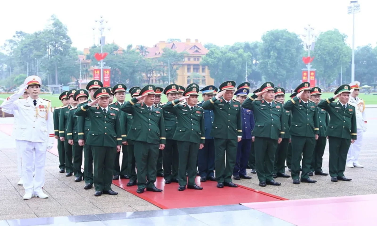 Lãnh đạo Đảng, Nhà nước vào Lăng viếng Bác Hồ dịp 304 – Hình 4