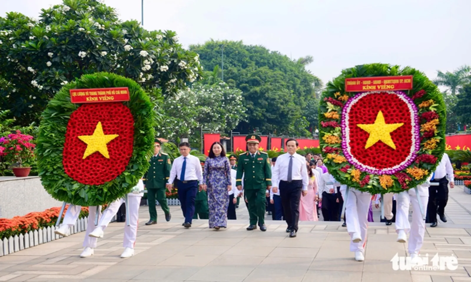 Lãnh đạo TPHCM dâng hương tri ân Chủ tịch Hồ Chí Minh, các Anh hùng liệt sĩ dịp 304 – Hình 2