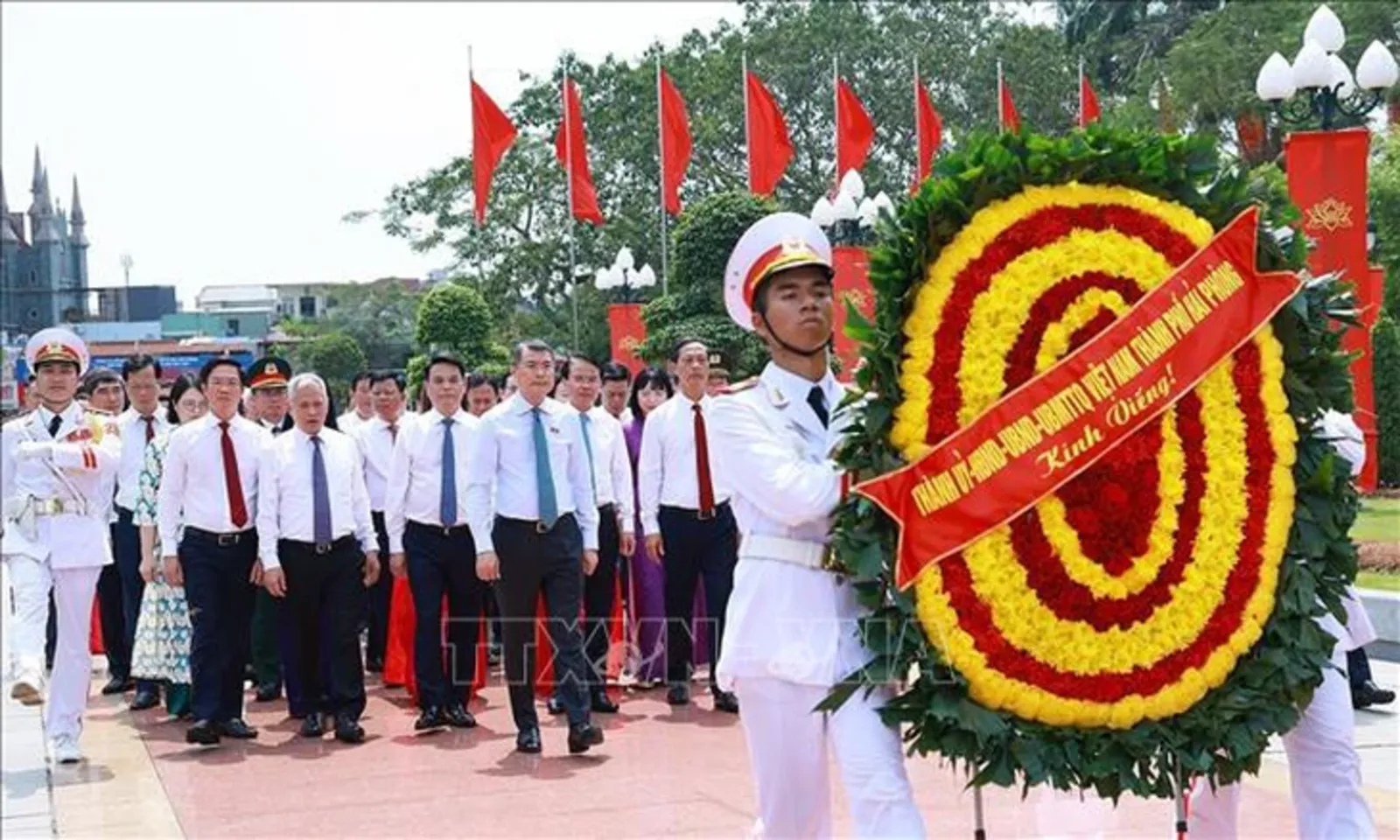 Thủ tướng Lê Minh Hưng dâng hương tri ân tại Hải Phòng – Hình 1