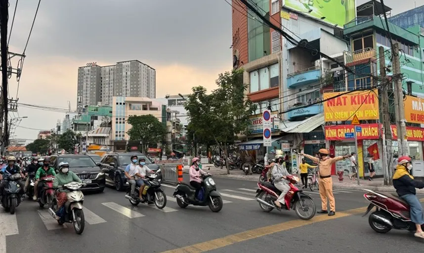 TPHCM đồng loạt triển khai lực lượng bảo đảm an toàn giao thông dịp 30/4 – 1/5