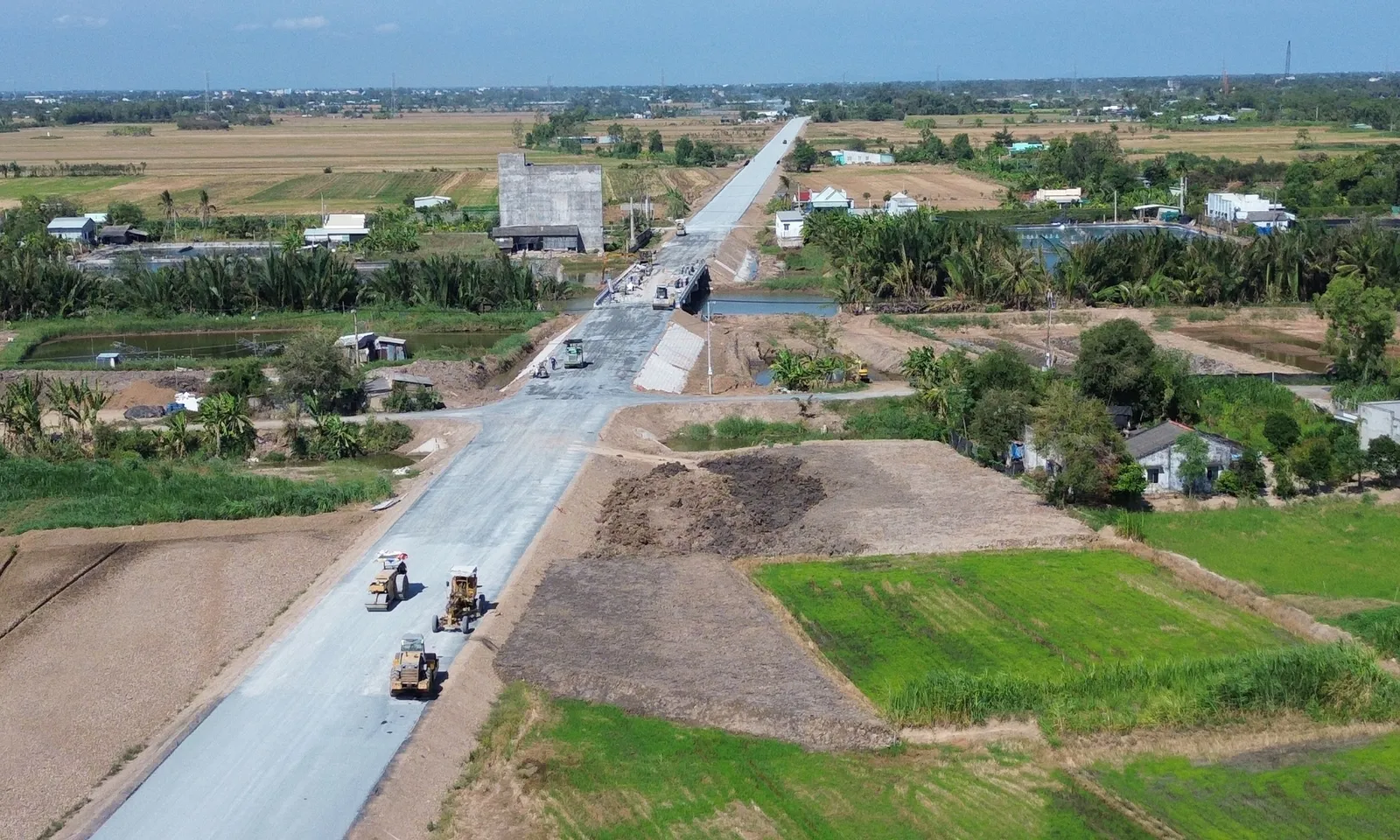 Đường ven sông Tiền (Đồng Tháp) đặt mục tiêu cán đích vào tháng 6/2026