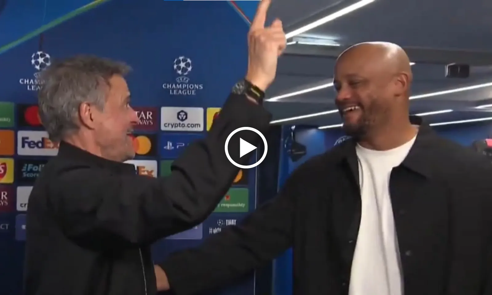 VIDEO: Enrique đặt câu hỏi sau chiến thắng Bayern Munich, Kompany không hiểu nổi