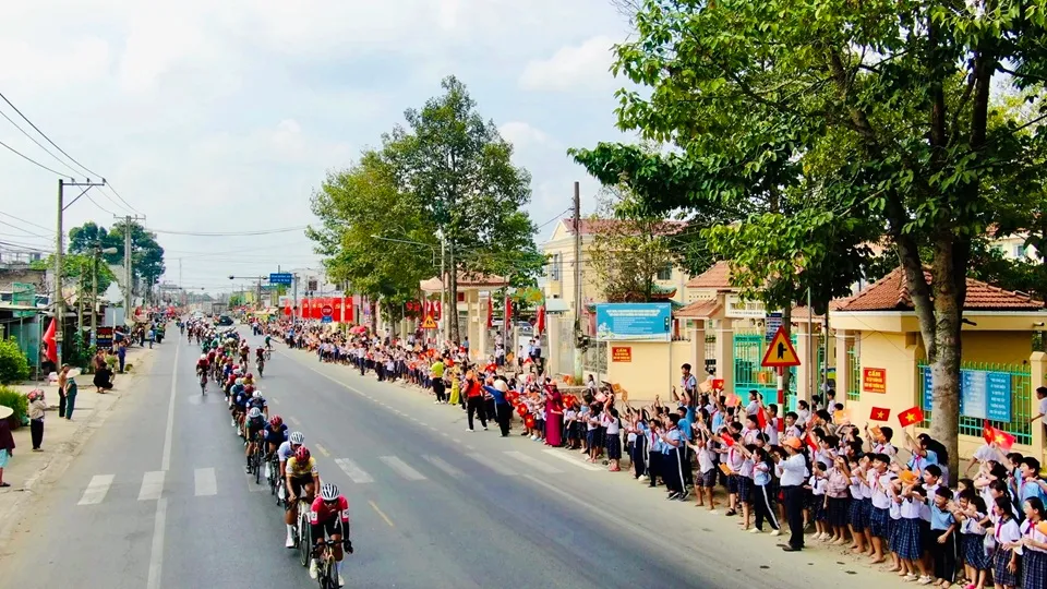 hs Tay Ninh chao don 1