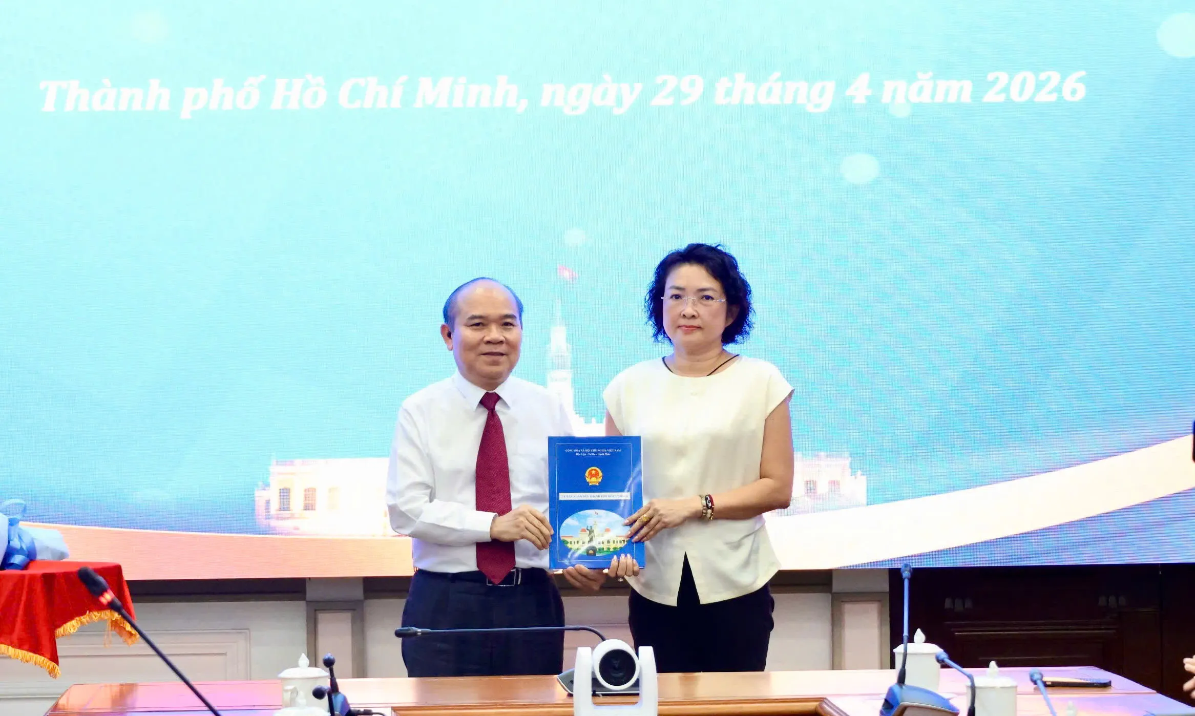 Trao quyết định thôi việc theo nguyện vọng cho 2 Phó Giám đốc Sở