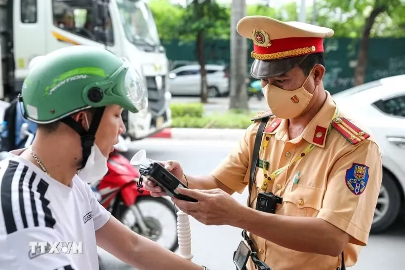 csgt-kiem-tra-nong-do-con