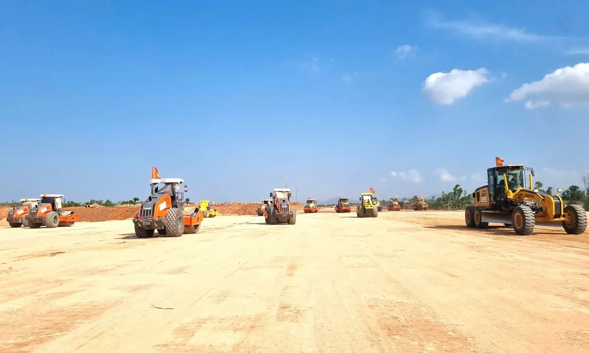 Xuyên lễ tăng tốc mở rộng Cảng hàng không Phù Cát