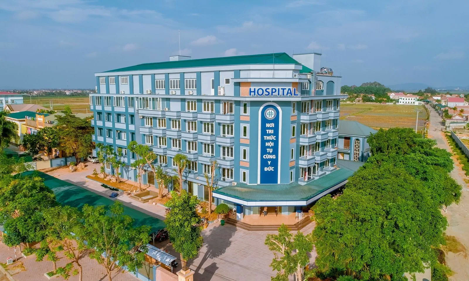 CSGT Nghệ An ứng cứu tài xế nghi đột quỵ trong đêm lễ