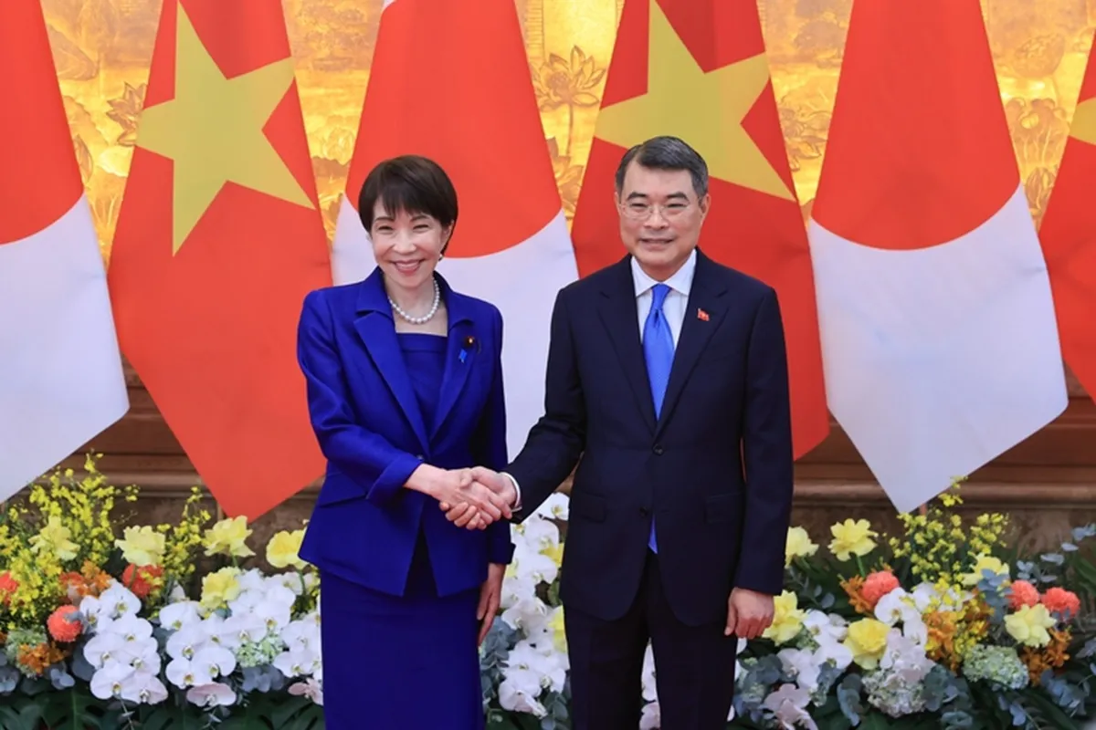 Thủ tướng Lê Minh Hưng và Thủ tướng Takaichi Sanae tại lễ đón - Ảnh Chính phủ