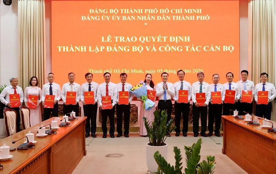 Đảng ủy UBND TPHCM công bố công tác cán bộ