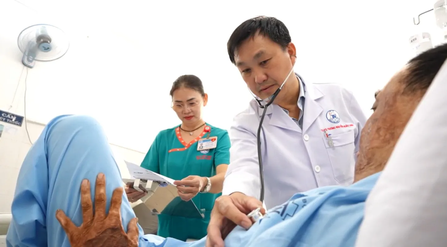 Cứu sống ca vết thương xuyên tim nguy kịch trong gang tấc