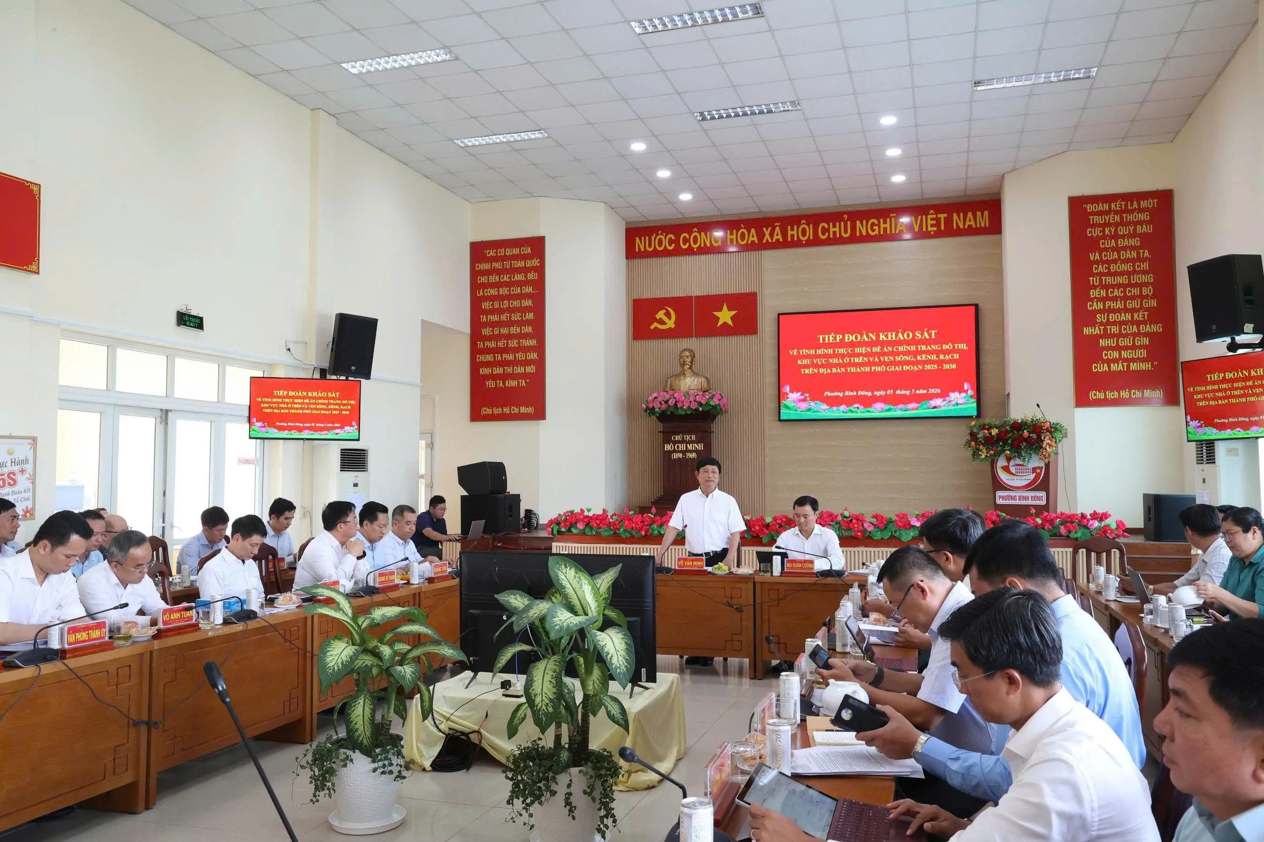Chủ tịch HĐND TP Võ Văn Minh làm việc với các phường