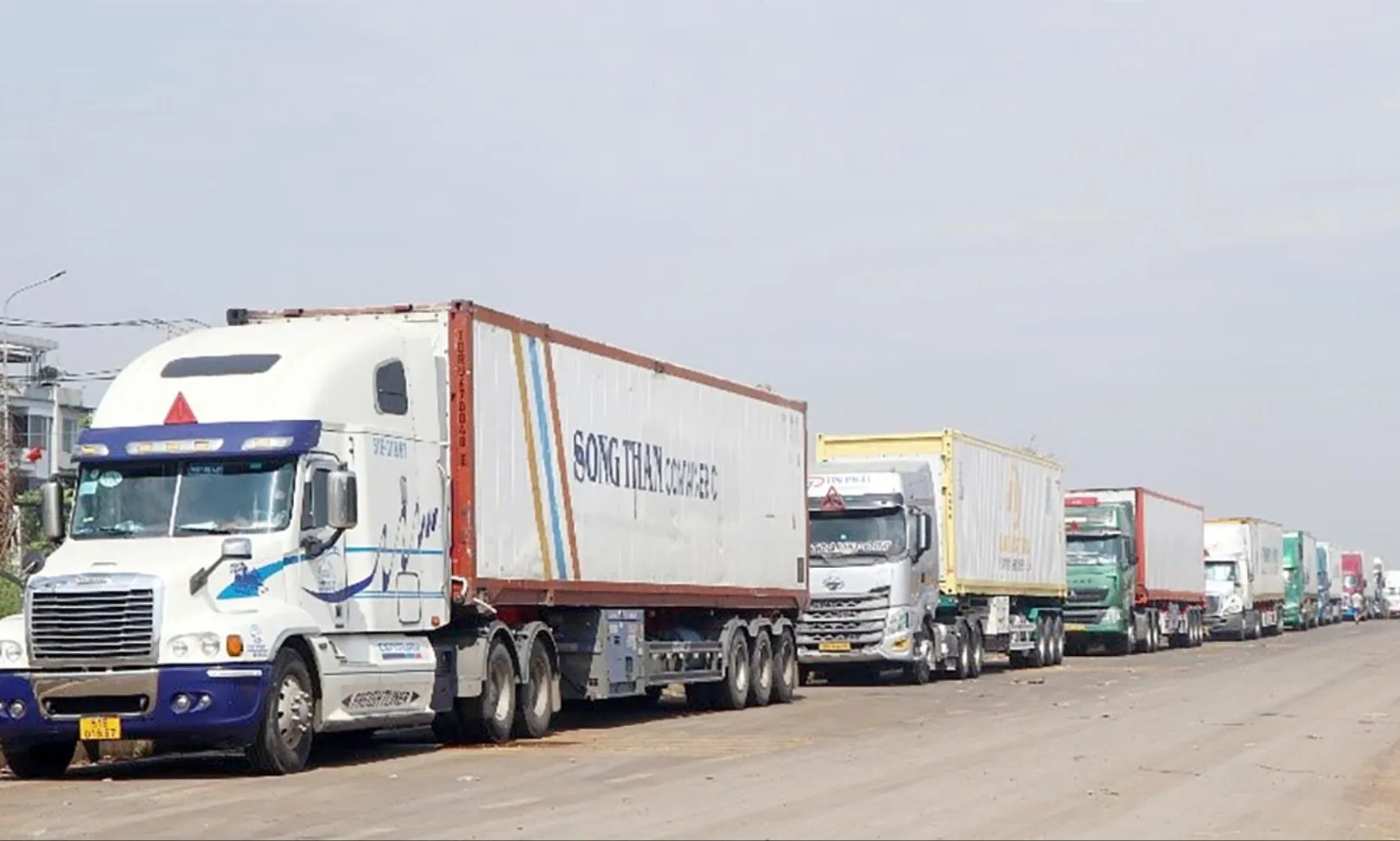 Đồng Nai chỉ đạo xử lý vụ ùn tắc xe container chở sầu riêng tại Dầu Giây