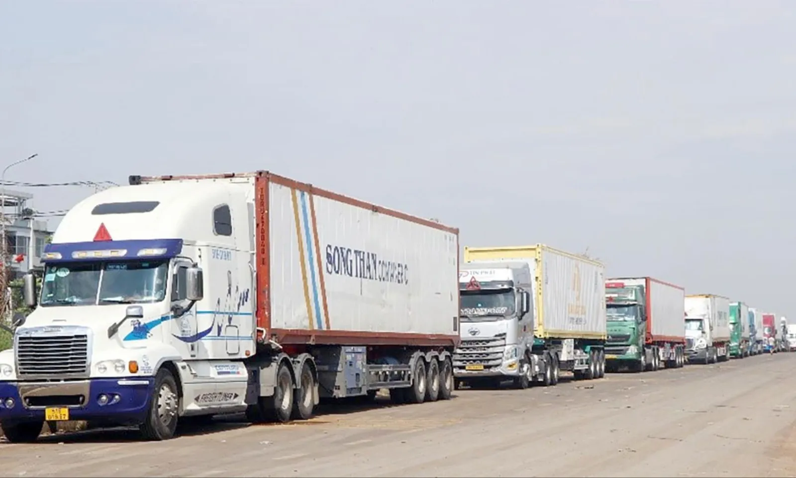Đồng Nai chỉ đạo xử lý vụ ùn tắc xe container chở sầu riêng tại Dầu Giây
