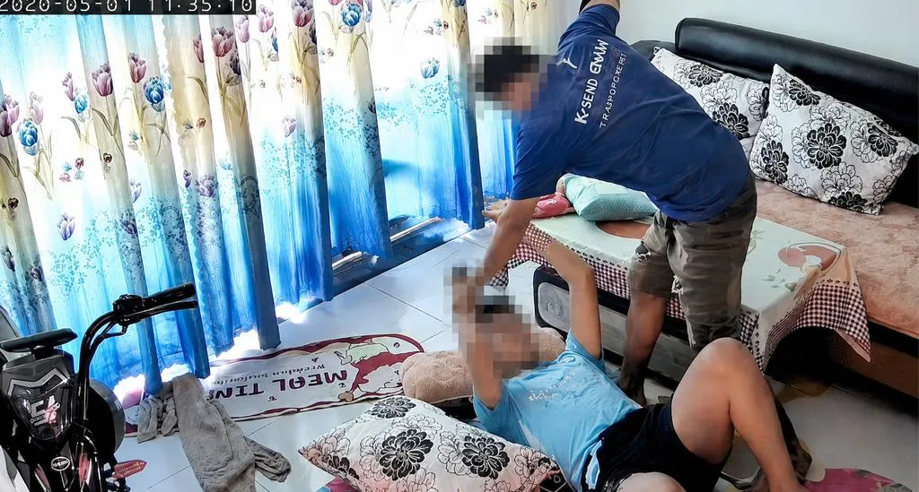 Tạm giữ người đàn ông hành hạ con riêng của vợ
