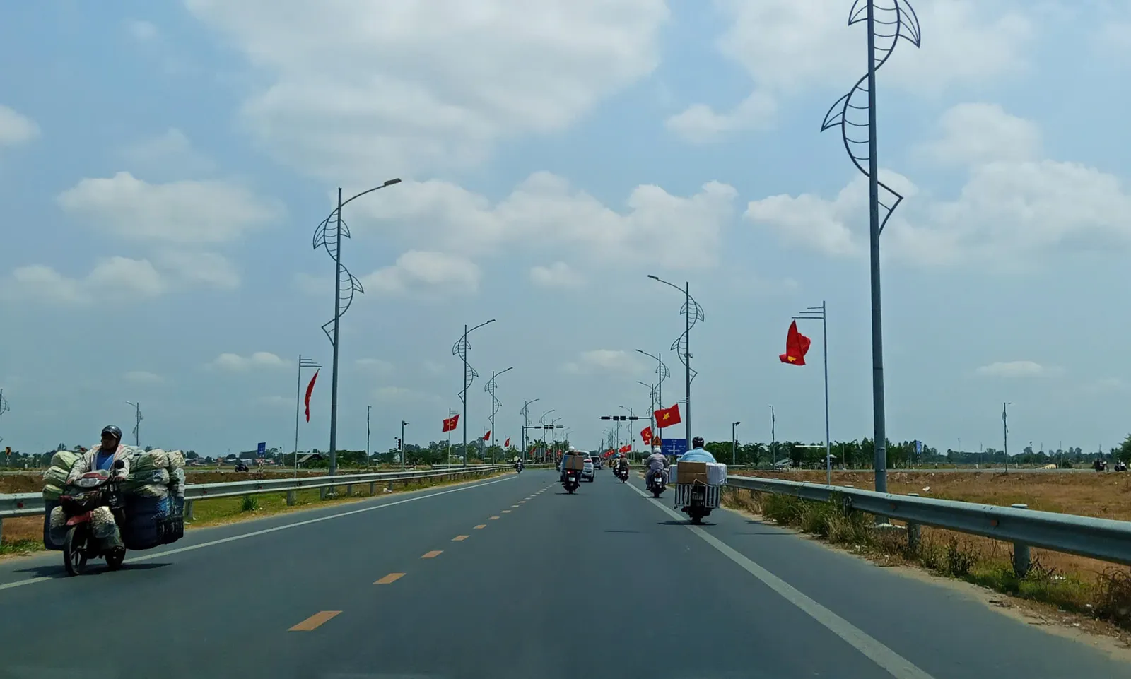 Nhiều dự án giao thông tăng tốc giải ngân, vẫn còn điểm nghẽn lớn