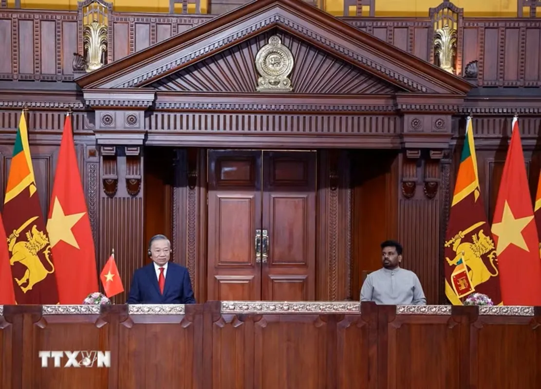 Tổng Bí thư, Chủ tịch nước Tô Lâm và Tổng thống Anura Kumara Dissanayake gặp gỡ báo chí nhân thăm chuyến cấp Nhà nước Sri Lanka. Ảnh TTXVN