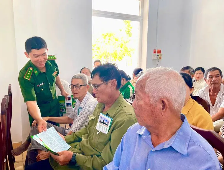 Ngư dân tự tin bám biển nhờ hiểu rõ Luật Biên phòng