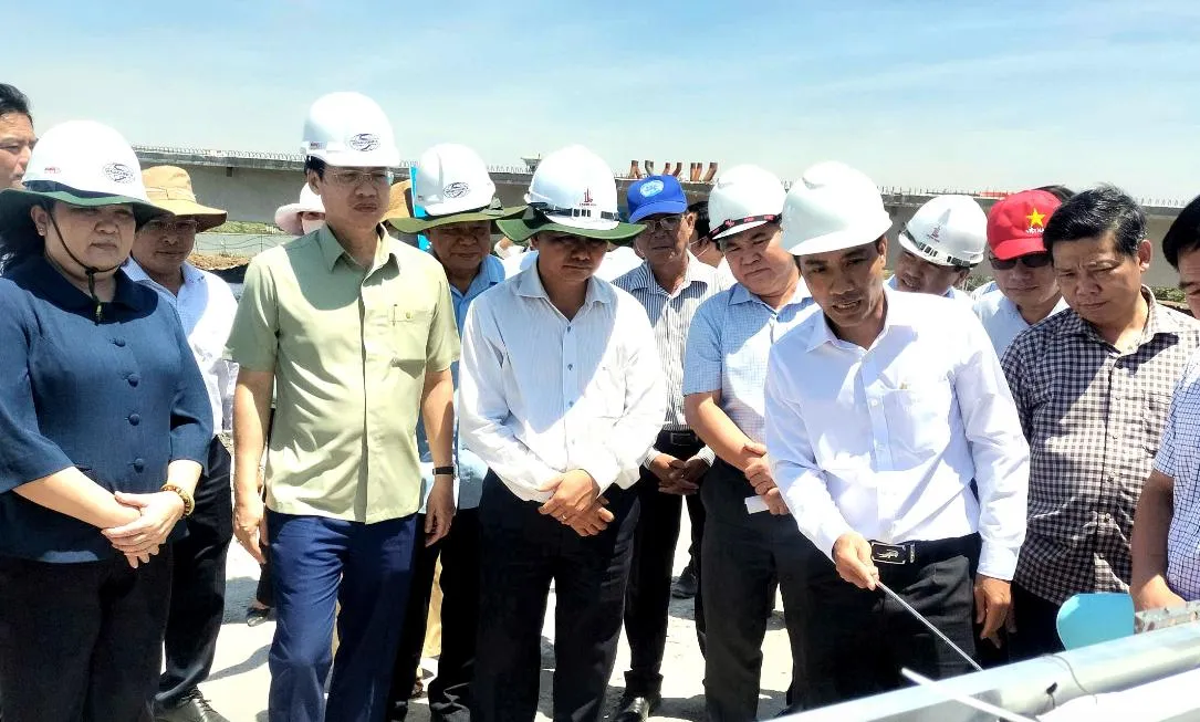 Lãnh đạo Vĩnh Long kiểm tra thực địa, tháo gỡ vướng mắc cho loạt dự án dân sinh