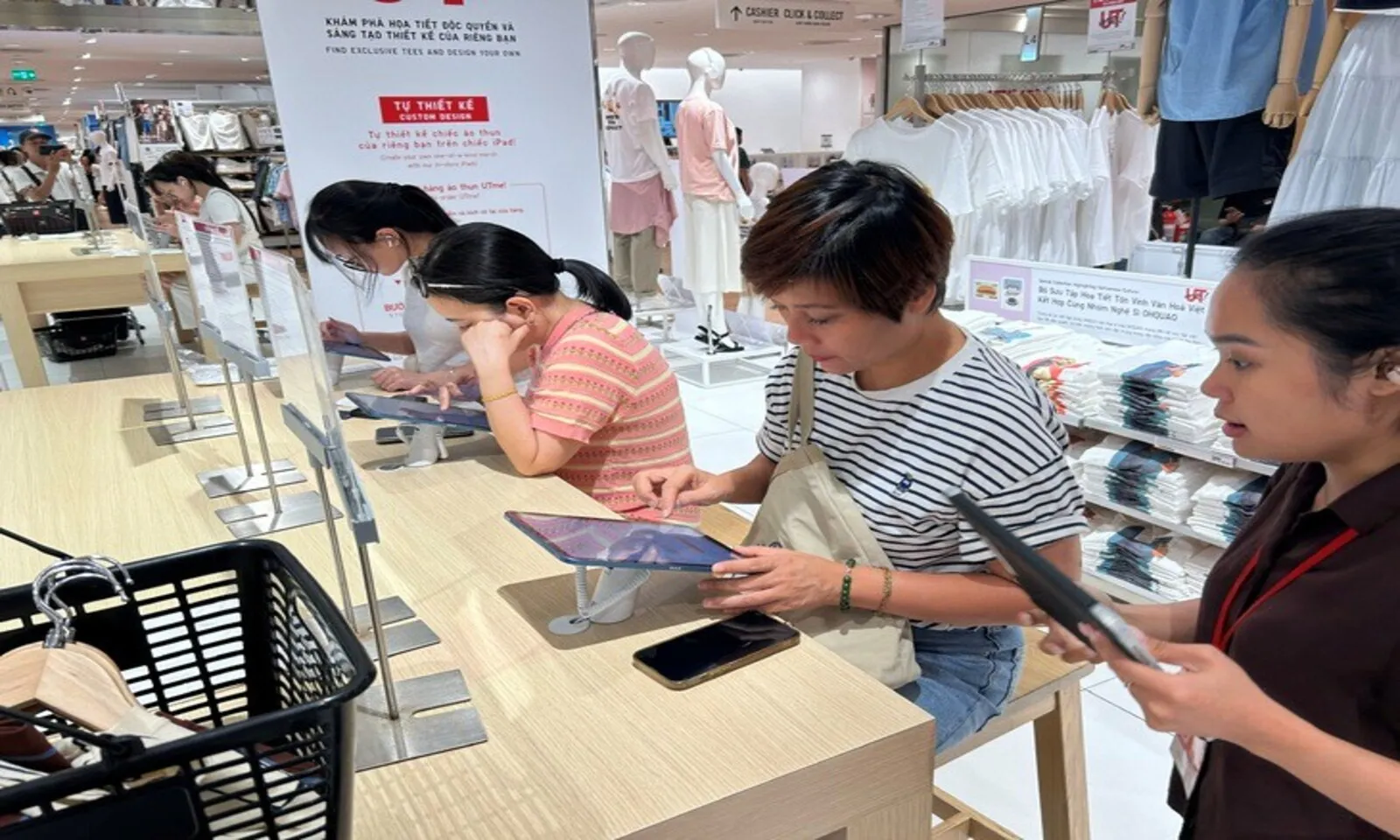 TPHCM tung loạt chương trình kích cầu lớn, thúc đẩy tiêu dùng nội địa tăng trưởng hai con số - Hình 1