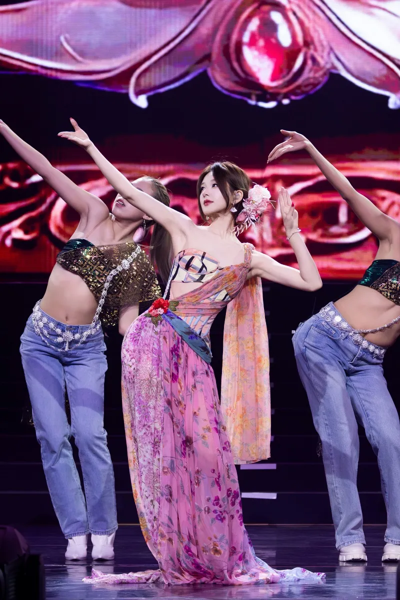 voh-trieu-lo-tu-duoc-va-mat-gi-sau-concert-bangkok-gay-bao-14