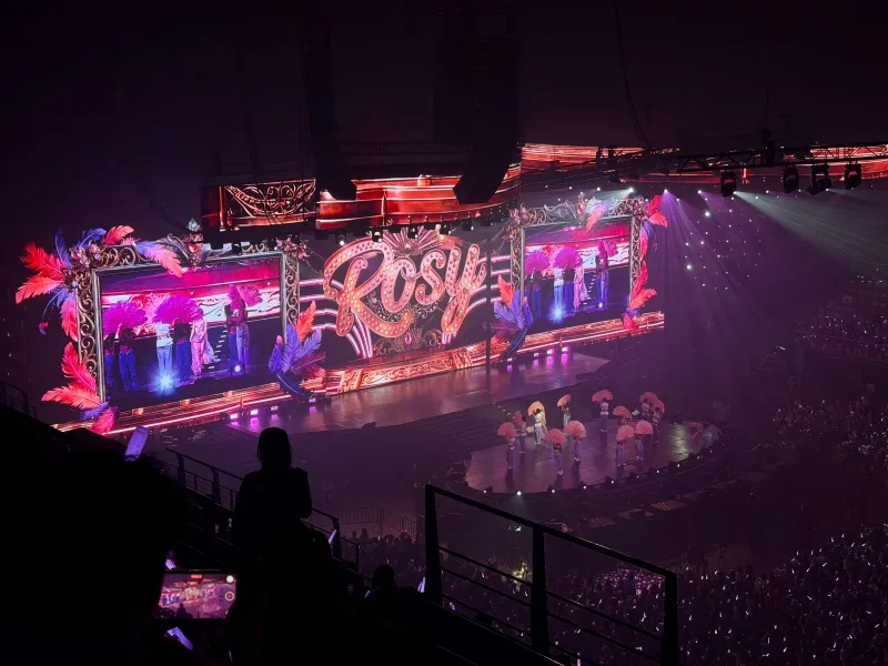 voh-trieu-lo-tu-duoc-va-mat-gi-sau-concert-bangkok-gay-bao-25