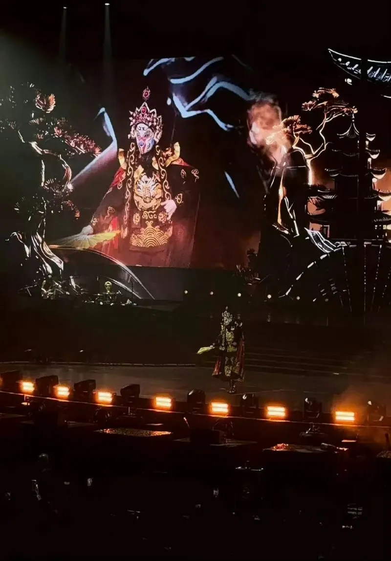 voh-trieu-lo-tu-duoc-va-mat-gi-sau-concert-bangkok-gay-bao-26