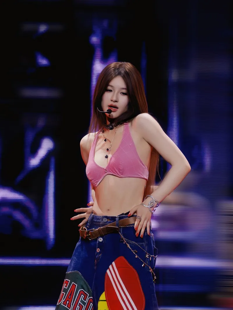 voh-trieu-lo-tu-duoc-va-mat-gi-sau-concert-bangkok-gay-bao-4