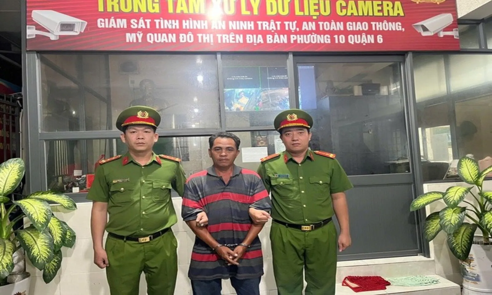 Em dùng ghế nhựa tấn công CSGT, giải cứu anh trai vi phạm nồng độ cồn kịch khung – Hình 1