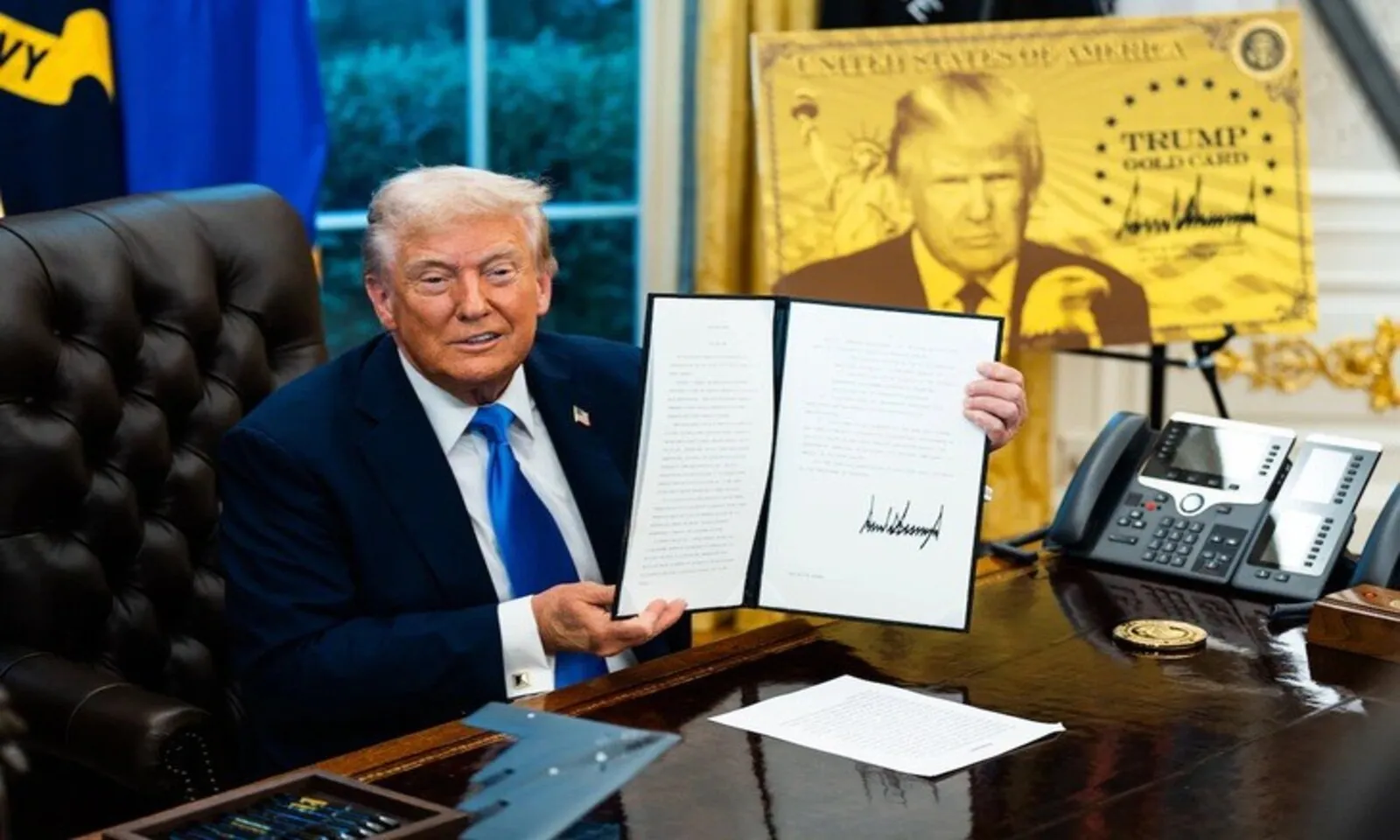 Luật sư Mỹ cảnh báo giới siêu giàu tránh xa “thẻ vàng” của ông Trump – Hình 1