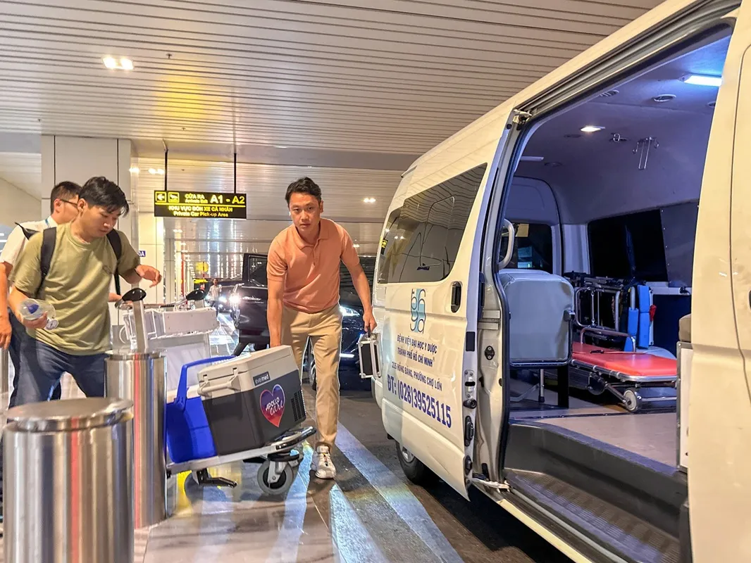 Tim hiến được vận chuyển bằng đường hàng không từ Hải Phòng vào TP Hồ Chí Minh và nhanh chóng được đưa về Bệnh viện Đại học Y Dược TP
