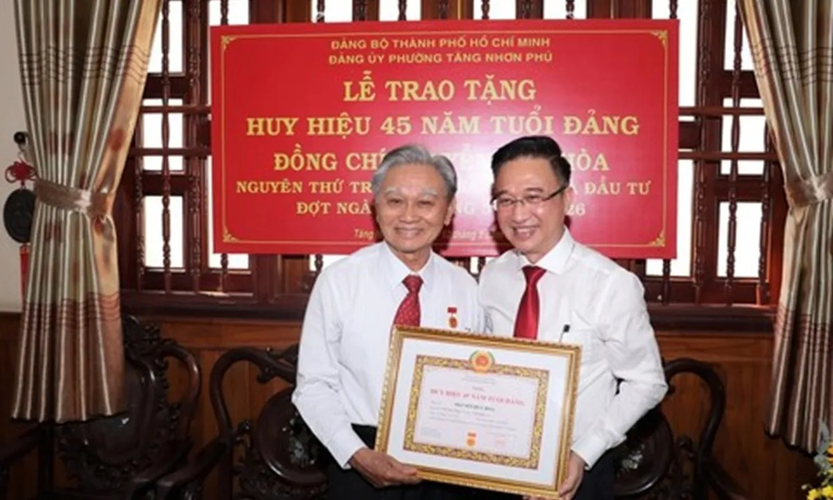 TPHCM trao Huy hiệu Đảng cho gần 3.800 đảng viên