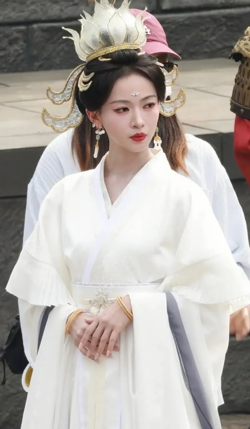 voh-ngo-can-ngon-lai-co-tao-hinh-xuat-sac-fan-gao-thet-phuong-bat-te-9