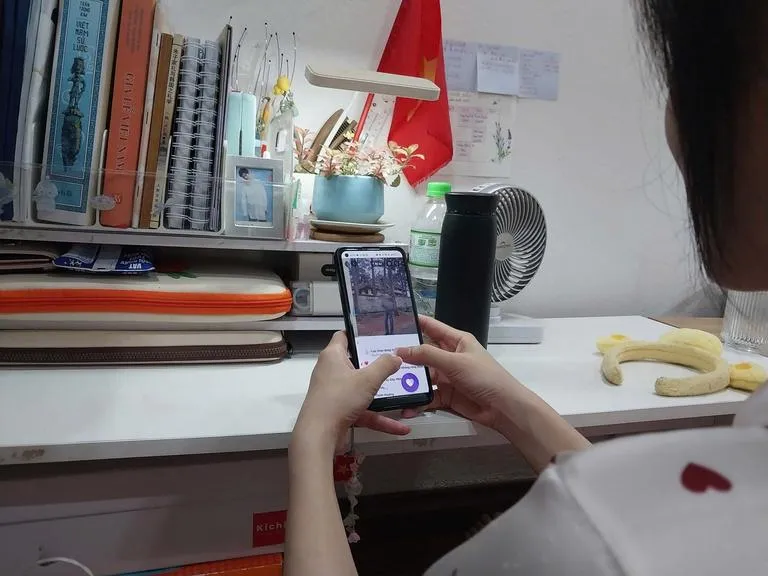Khi chiếc điện thoại làm “ông mai, bà mối”