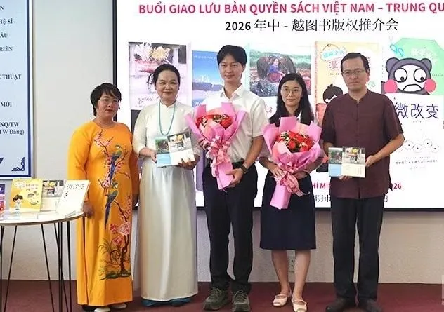dai-dien-chibooks-tang-sach-cho-cac-dai-bieu_20260514192930