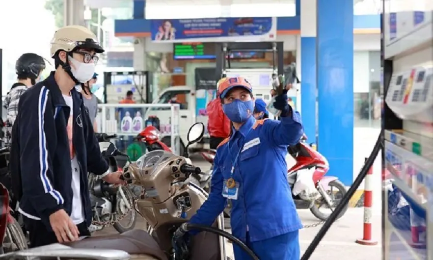 Giá xăng dầu đồng loạt giảm, xăng RON95-III còn 24.078 đồng/lít