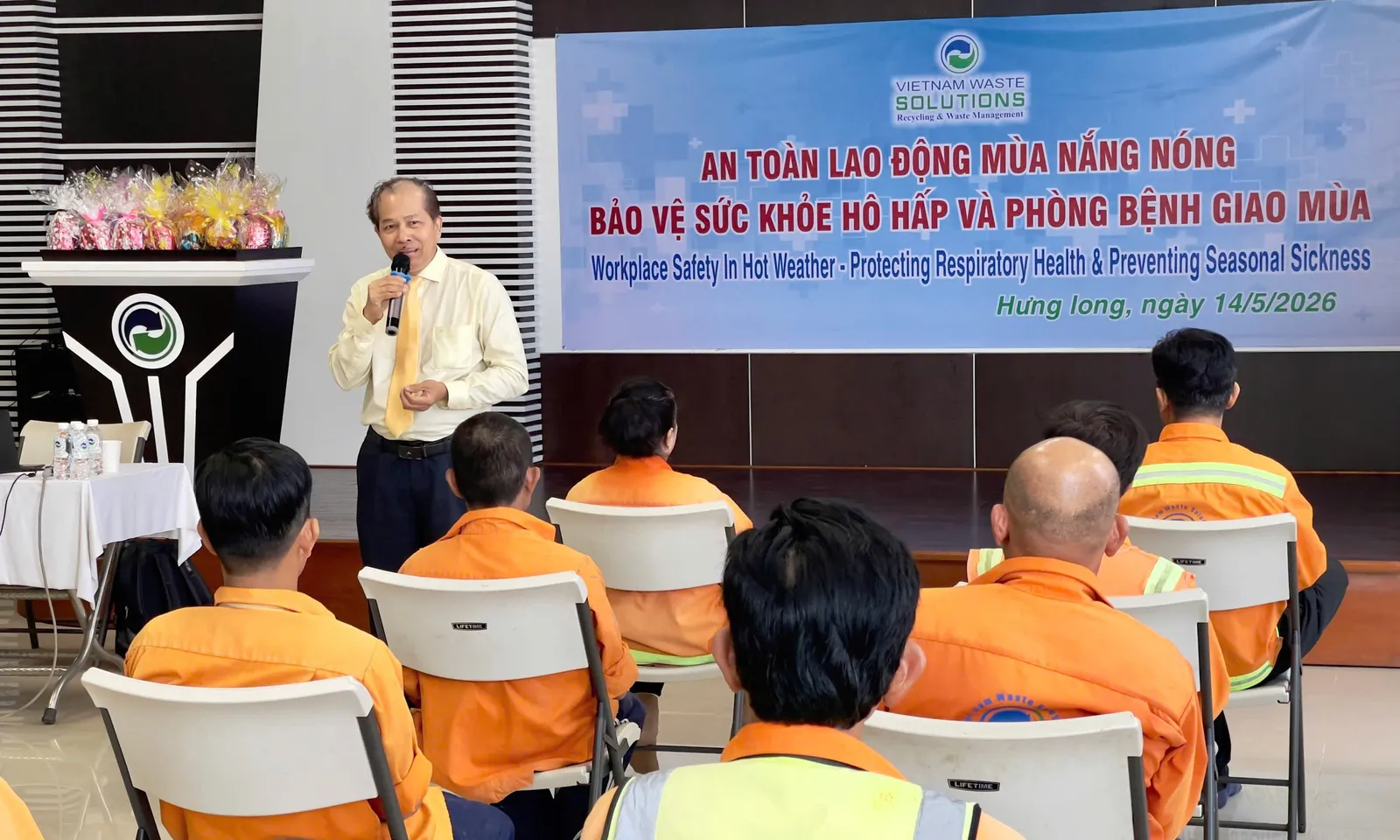 VWS tổ chức tập huấn sức khỏe mùa nắng nóng cho người lao động