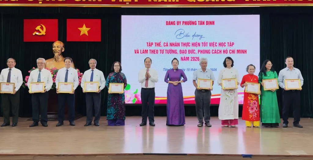phuong-tan-dinh-bieu-duong-tap-the-va-ca-nhan-co-thanh-tich-xuat-sac-trong-hoc-tap-va-lam-theo-tu-tuong-dao-duc-phong-cach-ho-chi-minh-nam-2026_20260515152919