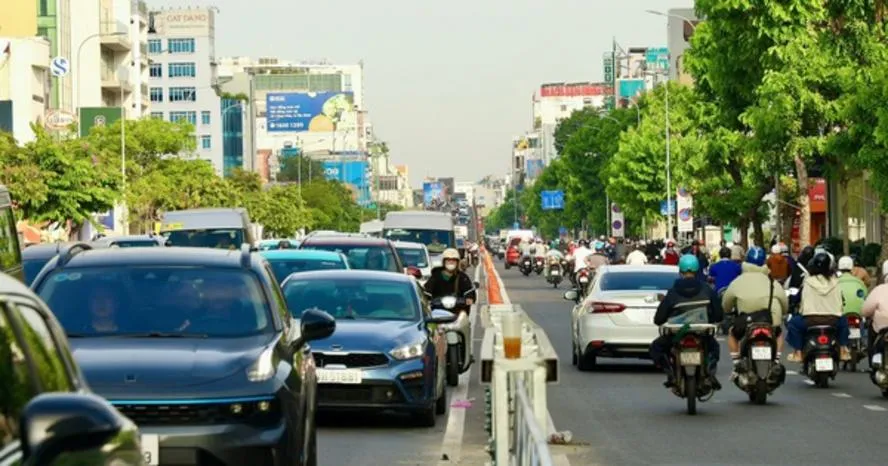 Giao thông đường Cộng Hòa trong ngày đầu thí điểm làn đảo chiều