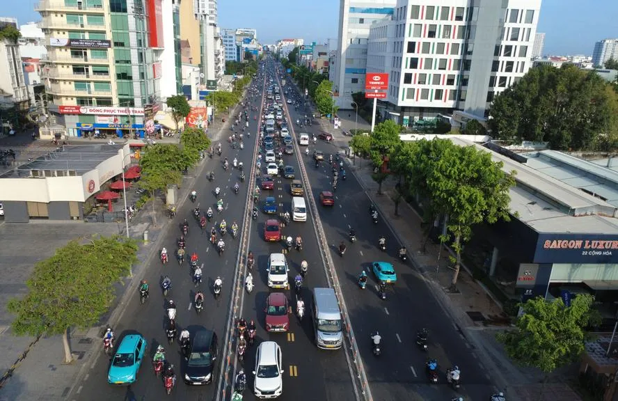 TPHCM thí điểm làn đường linh hoạt trên đường Cộng Hòa