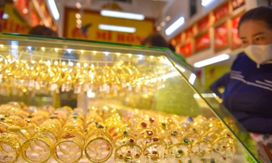 Giá vàng, bạc lao dốc mạnh, giới đầu tư kỳ vọng phục hồi tuần tới