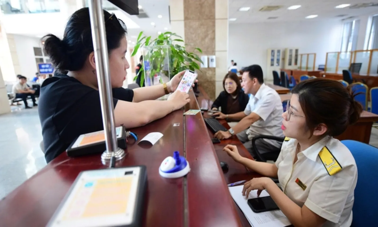 Đề xuất cấm xuất cảnh vì nợ thuế từ 1 triệu đồng Tránh “mạnh tay” với khoản nợ nhỏ - Hình 1