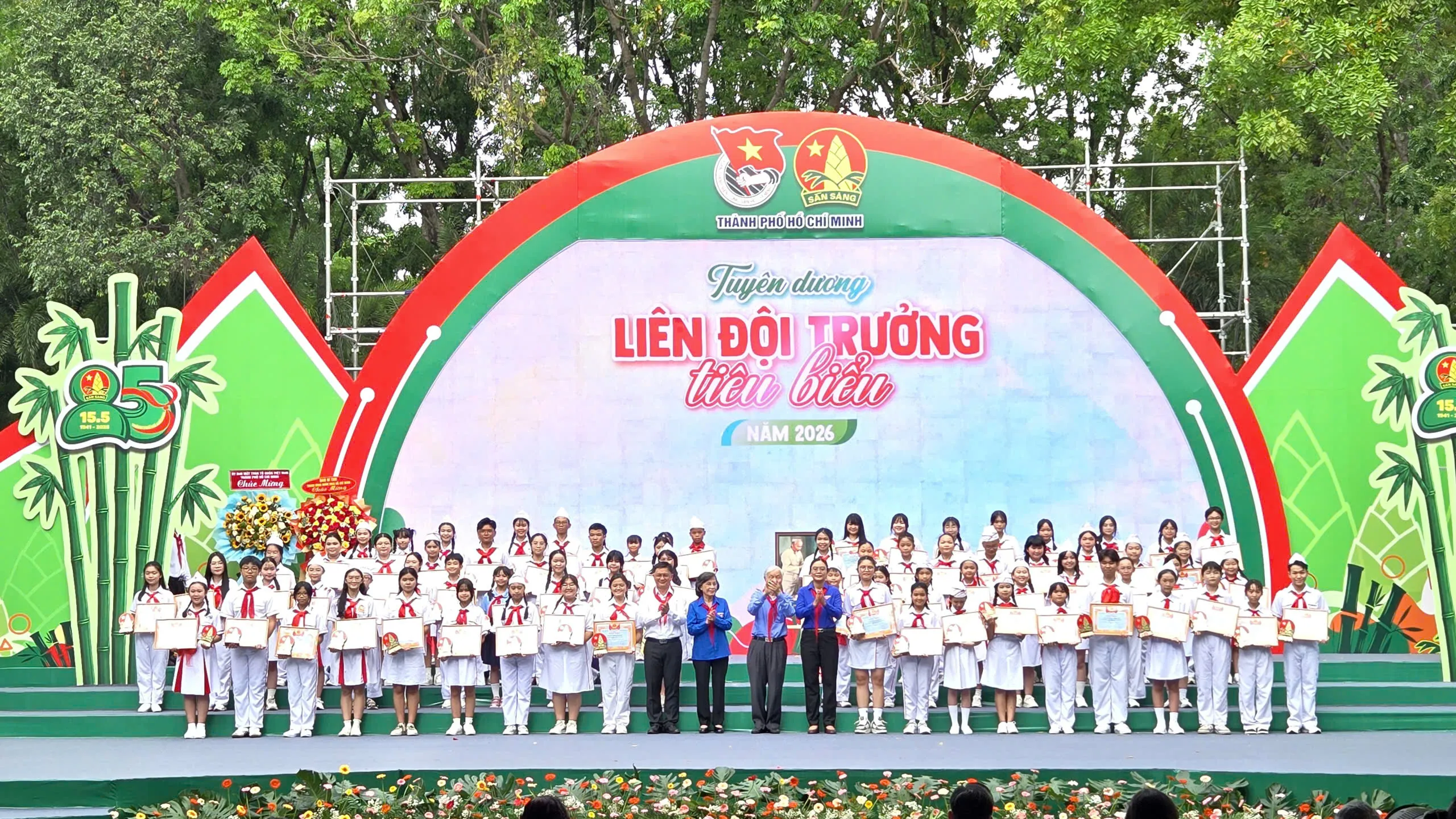 Tuyên dương 160 liên đội trưởng tiêu biểu năm học 2025-2026. Ảnh Bá Nam