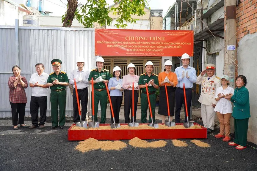 Hơn 600 triệu đồng hỗ trợ xóa nhà tạm, nhà dột nát cho gia đình chính sách