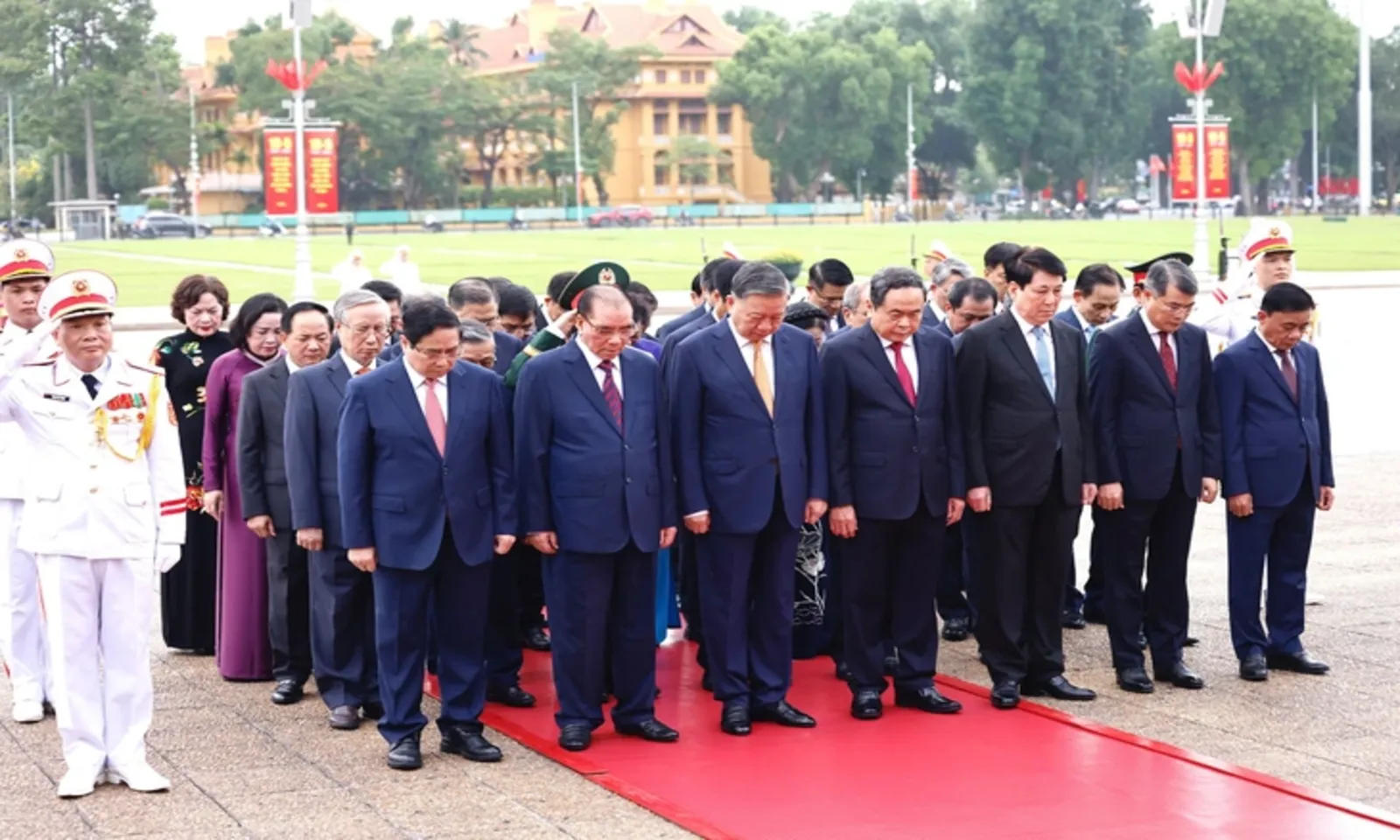 Lãnh đạo Đảng, Nhà nước vào lăng viếng Chủ tịch Hồ Chí Minh nhân ngày sinh 195 – Hình 1