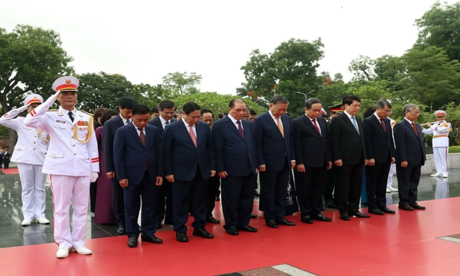 Lãnh đạo Đảng, Nhà nước vào lăng viếng Chủ tịch Hồ Chí Minh nhân ngày sinh 195 – Hình 4